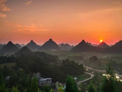 Double Breasts Hills Guizhou