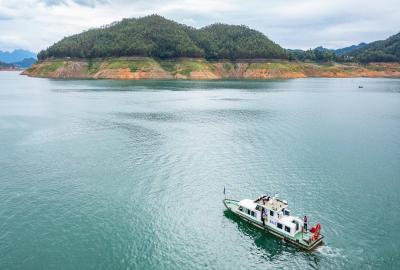 Boating in Wanfeng Lake